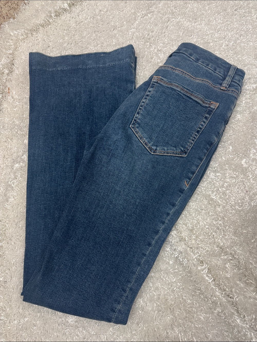 Good American 4 / 27 good legs flare jeans